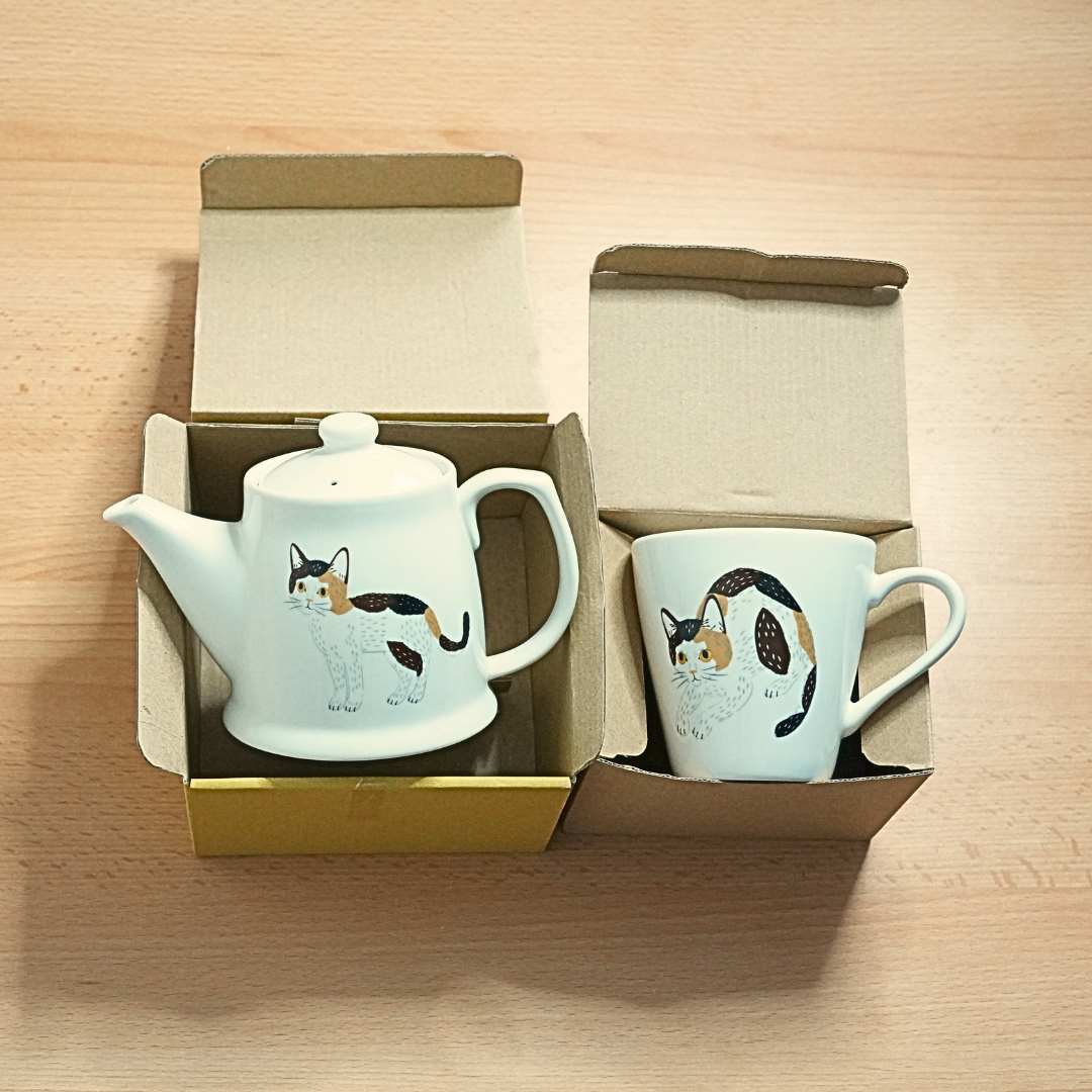 Japanese Porcelain Cat Tea Set - Tricolour Cat Teapot and coffee mug