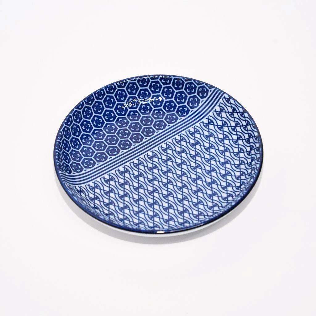 Mino Ware Small Plate with Tortoiseshell and Wavy Flower Patterns - top