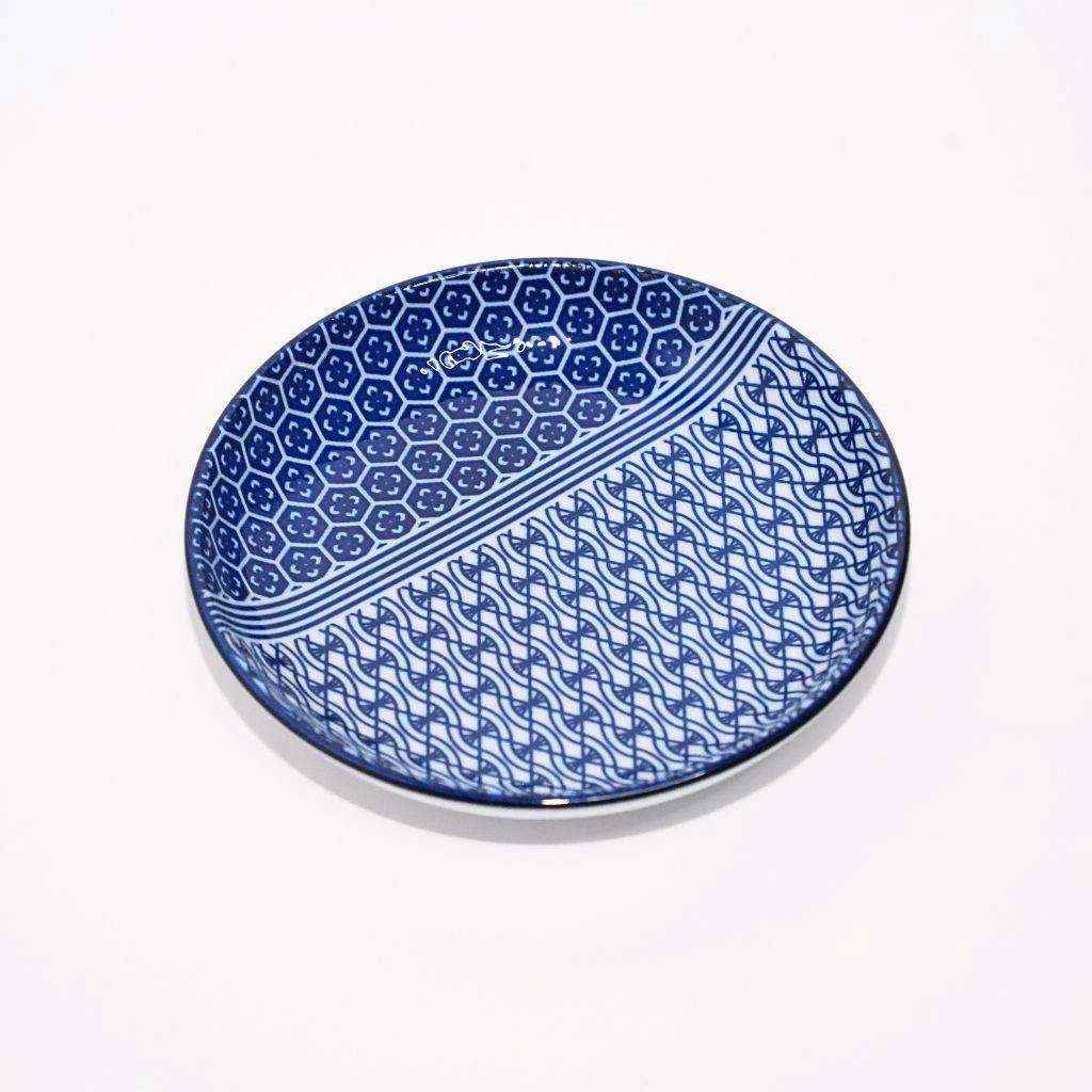 Mino Ware Small Plate with Tortoiseshell and Wavy Flower Patterns