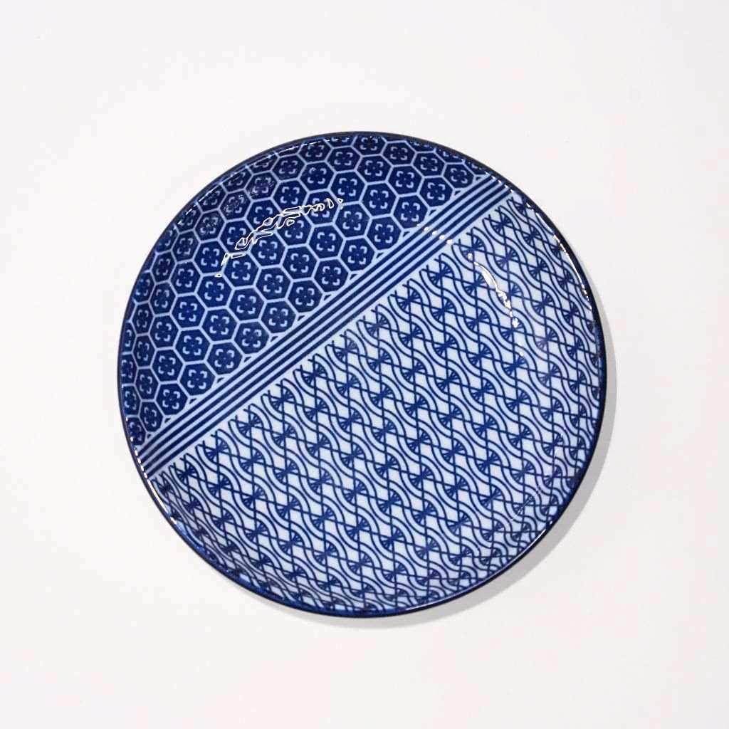 Mino Ware Small Plate with Tortoiseshell and Wavy Flower Patterns